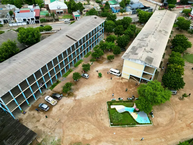 金属隔断与玻璃隔断在商业装修中的搭配应用方案设计