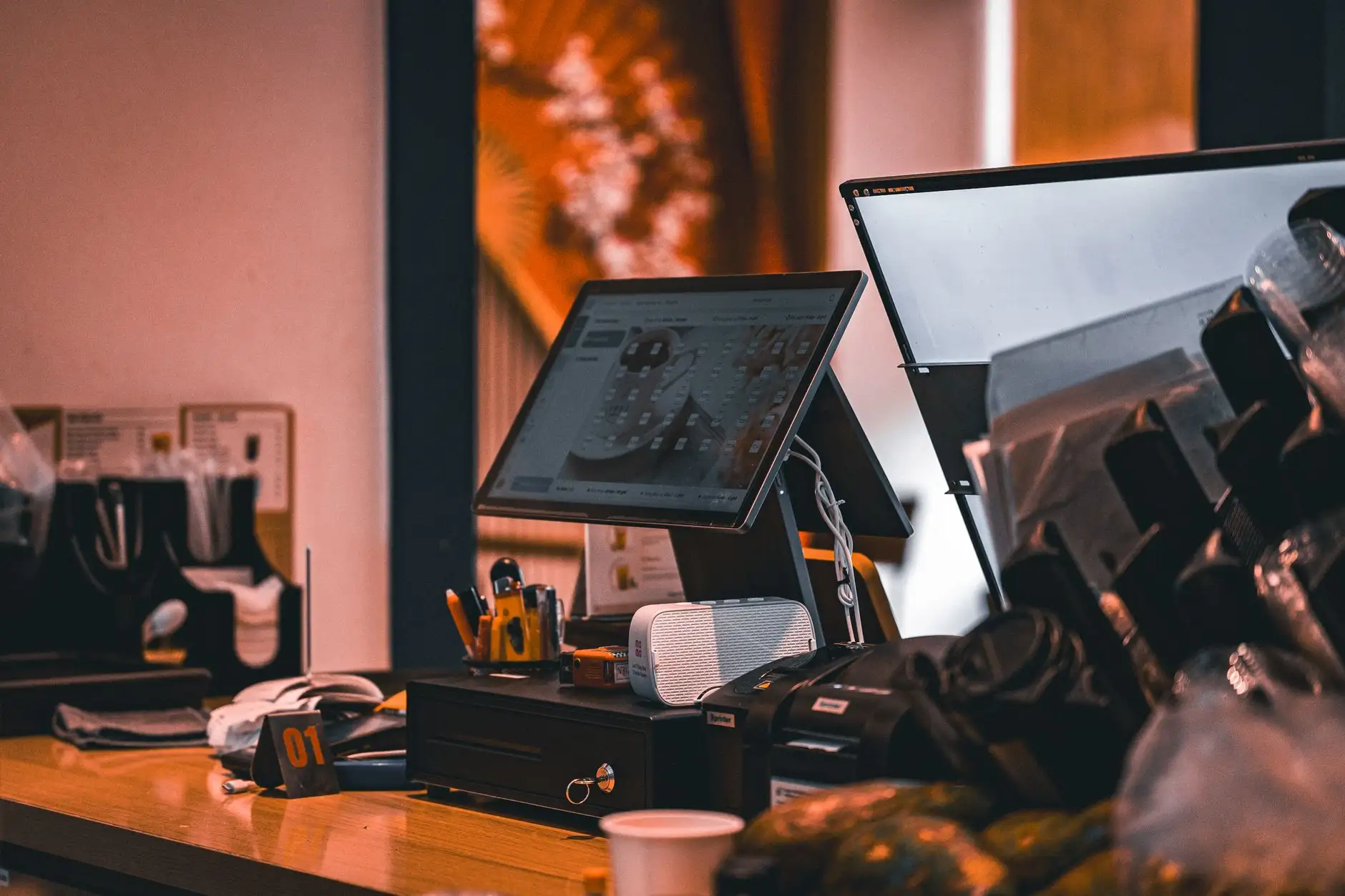 铝合金玻璃隔断系统技术要点与安装规范详解