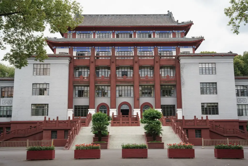 金属隔断与玻璃隔断产品技术参数对比分析