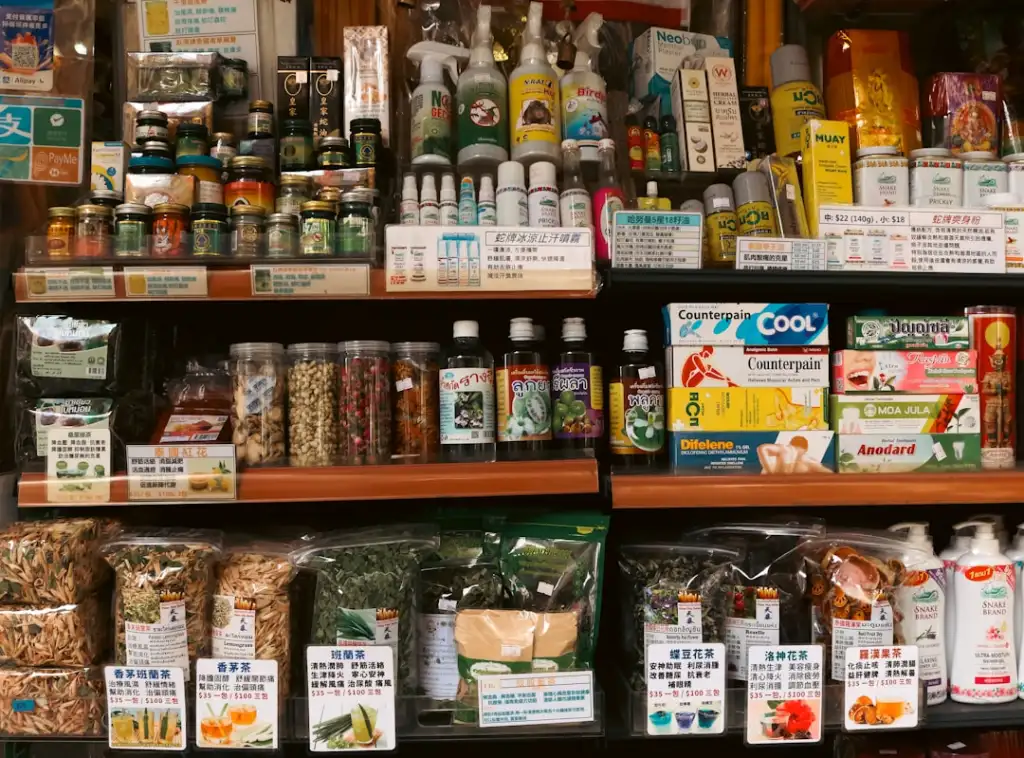 金属隔断与玻璃隔断在办公空间中的技术性能对比分析